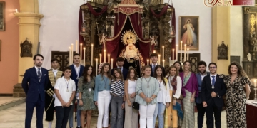 Los jóvenes de Columna ofrendaron flores a las plantas de la Virgen de las Lágrimas