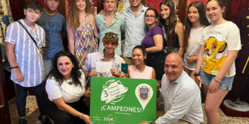 El Grupo Joven de Nazareno recibió el premio como ganadores de la III Gymkana del Consejo