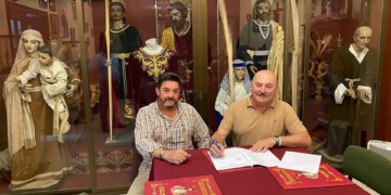 Cristo Rey firma con Hermanos Caballero el dorado del frontal del misterio
