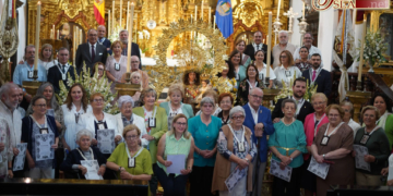 La Hermandad del Carmen reconoce a los hermanos que han cumplido más de 25 años en su nómina