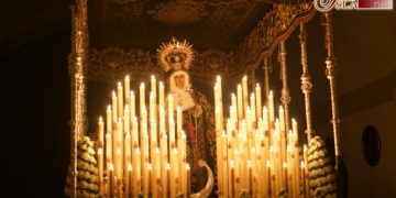 Agripino Lozano renueva un año más tras el palio de la Virgen de la Esperanza