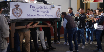 1450 kilos de solidaridad y marchas en el ensayo de las cuadrillas de Misericordia
