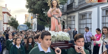 Los escolares de las Carmelitas celebraron la Niña María con una procesión