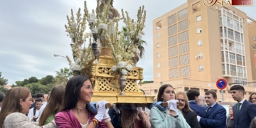 Los alumnos de Bachillerato portaron a la Niña María de la Compañía como fin de su paso por el colegio