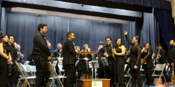 Silvia Olivero dirigió a la Sinfónica tras el I Curso de Dirección de Banda