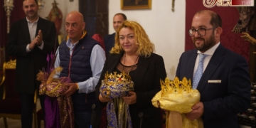 Los emisarios de los Reyes Magos recibieron sus coronas en Desamparados