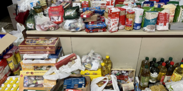 El ensayo solidario de Nazareno supera las dos toneladas de alimentos y productos para los más necesitados