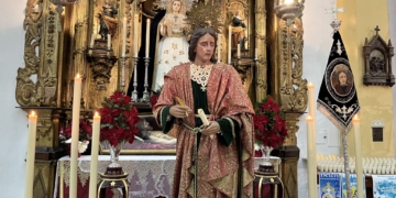 San Juan Evangelista venerado por los jóvenes de la Soledad acompañados de los de Medinaceli y Nazareno