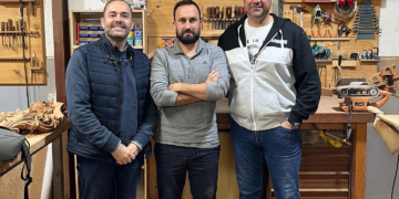Manuel Oliva realizará la mesa del palio de la Virgen de la Paz que donarán sus cargadores