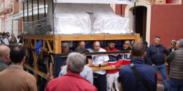 Las cuadrillas de Cristo Rey recogieron alimentos en su ensayo solidario