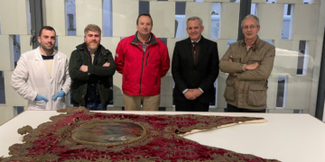 CYRTA comienza la restauración del Simpecado del Rosario de la Macarena