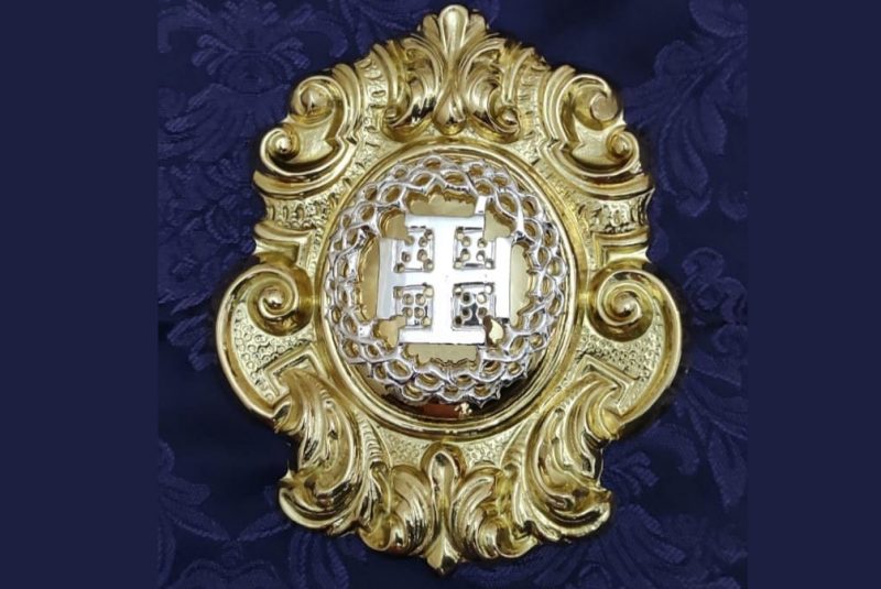 El escudo del Nazareno en orfebrería completará el respiradero frontal de la Virgen de los Dolores