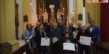 Diplomas para reconocer a quienes pusieron en marcha Mater Amabilis hace 50 años
