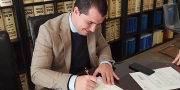 Por fin se firma la permuta de la casa de hermandad del Rocío