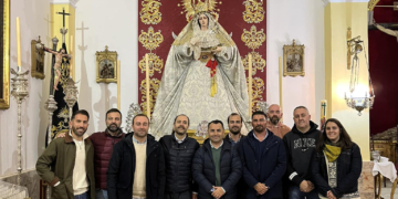 La cuadrilla del Nazareno regala una pieza de candelería para el palio de la Paz