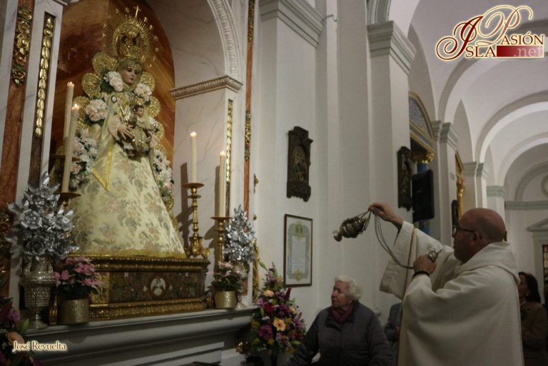 La Virgen del Rocío repuesta al culto tras una misa de desagravio