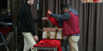 Las casas de hermandad cobran vida con el reparto de túnicas