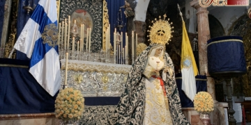 La Virgen de la Candelaria en Besamano en Sevilla con motivo de su festividad