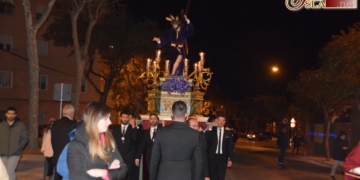 El Señor de las Tres Caídas volvió a recorrer su barrio en Vía-Crucis