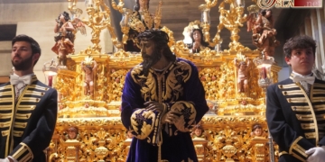 Jesús de los Afligidos fue trasladado a su paso como colofón al Domingo de Pasión en el Cristo