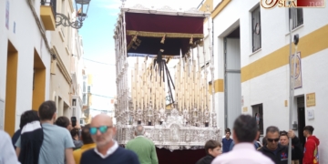 El palio de la Trinidad abrió un descafeinado ‘lunes de traslados’
