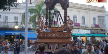 El templete de los Servitas llegó a la Iglesia Mayor variando su recorrido por el tranvía
