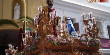 El misterio de Cristo Rey no estrenará el dorado previsto debido a una falta de suministro de materiales de la empresa encargada