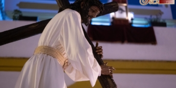 El Señor de la Misericordia recorrió su barrio presidiendo el rezo del Vía-Crucis