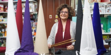 Papelería Piñero: Más de 40 años entre capirotes