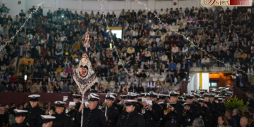 Lágrimas estrena uniforme en un concierto del que salió ‘por la puerta grande’