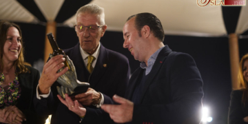 Homenaje a Muñoz Jordán en la Gran Vía con motivo de una tertulia entre pregoneros