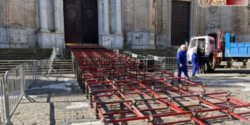 Comienza el montaje de la rampa de la Catedral de Cádiz