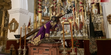 El primer viernes de marzo tiñe de Besapiés los templos jerezanos