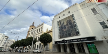 El cartel de la Semana Santa ya luce en la fachada del Centro de Congresos