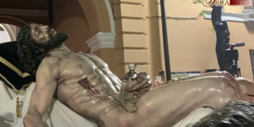 El Señor de la Caridad de Santa Marta recorrió las calles de Sevilla en Vía-Crucis de manera extraordinaria