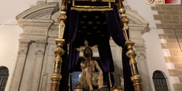 Cádiz se rinde a Humildad y Paciencia en el Vía-Crucis de las hermandades