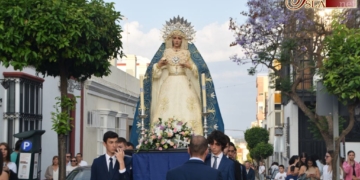 La Virgen del Dulce Nombre volvió a presidir el rezo del Santo Rosario