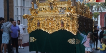 La cuadrilla de Santa Elena se prepara para la procesión del 20 de mayo