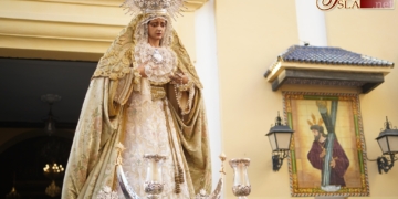 La Virgen de la Piedad recorrió de manera extraordinaria parte del barrio de la Pastora en rosario de antorchas