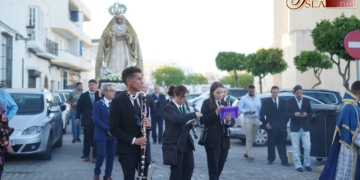 ¿Cómo debe ser el acompañamiento musical en Vía-Crucis, Rosarios y traslados?