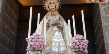 La Virgen de las Lágrimas presidió el rezo del Santo Rosario por las calles del barrio de la Iglesia Mayor