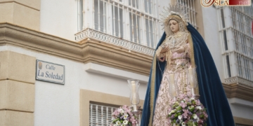 La Virgen de la Soledad recorrió el barrio de la Iglesia Mayor en Rosario de la aurora