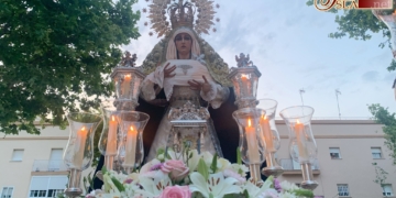 La Virgen del Amor recorrió su feligresía presidiendo el rezo del Santo Rosario