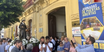 San Juan Bautista de La Salle procesionó esta mañana desde la Iglesia Mayor hasta el colegio