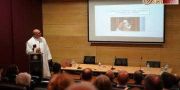 La semana del Corpus prosiguió ayer con una conferencia