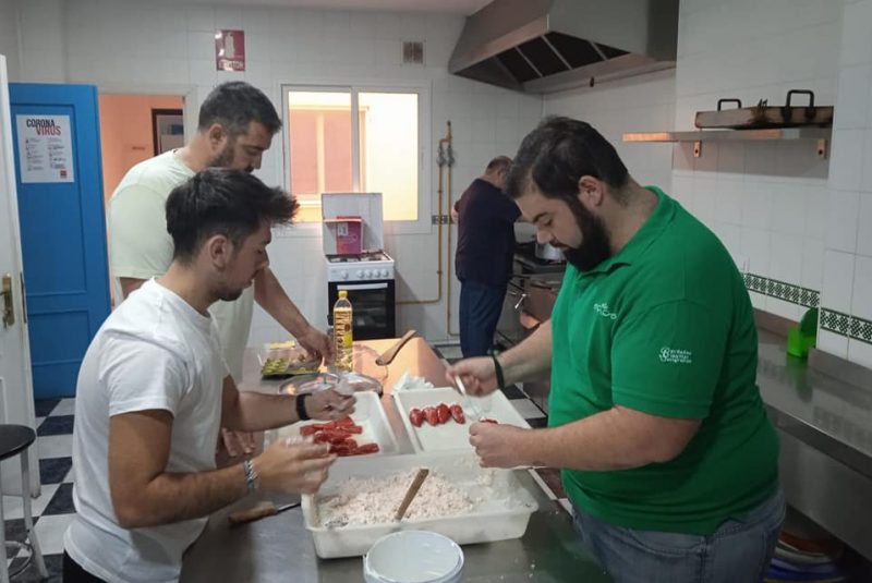 Huerto pone en marcha su cocina solidaria nuevamente para los usuarios de San Vicente de Paúl