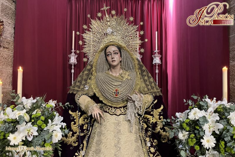 La Virgen de la Trinidad de Cádiz en besamano con motivo de los cultos eucarísticos en su honor