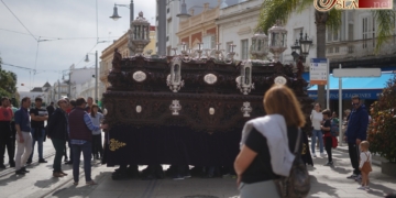 El paso de Jesús Nazareno trasladado a la sevillana localidad de Los Palacios mientras se realizan tareas de mantenimiento en la casa de hermandad