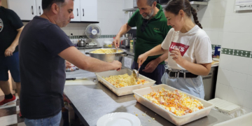 Llega julio y la cocina solidaria del Huerto añade un mes más a su labor