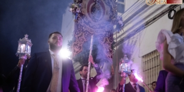 El Triduo a la Divina Pastora finalizó con el rosario de antorchas y la primera felicitación a la Copatrona
